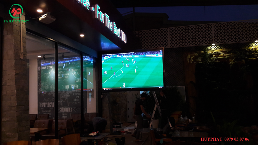 Giá màn hình Led xem bóng đá quán Cà phê