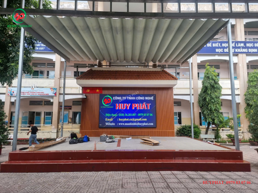 Màn Hình LED Sân Trường - Giải Pháp Trình Chiếu Cho Mọi Hoạt Động Ngoài Trời