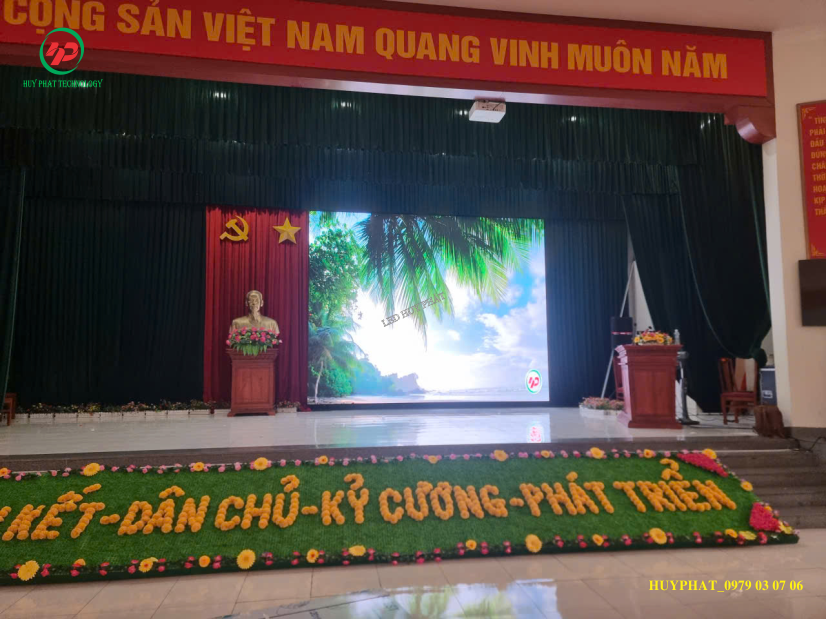Màn Hình LED Hội Trường - Giải Pháp Trình Chiếu Chuyên Nghiệp Cho Không Gian Hiện Đại