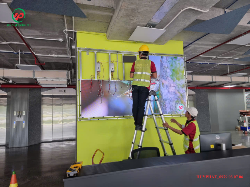 Thi Công Màn Hình LED P2.5 Nhà Máy TTI | Huy Phát