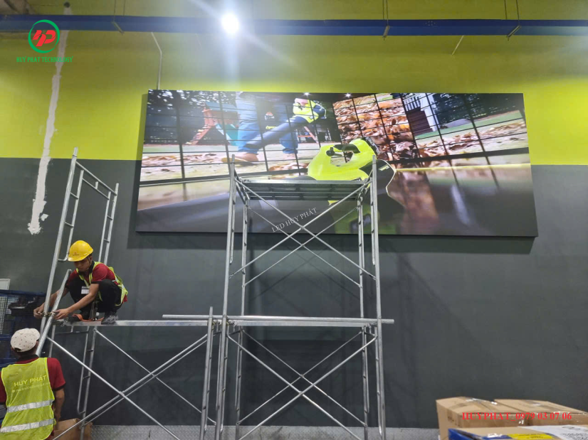 Thi Công Màn Hình LED P2.5 Nhà Máy TTI | Huy Phát